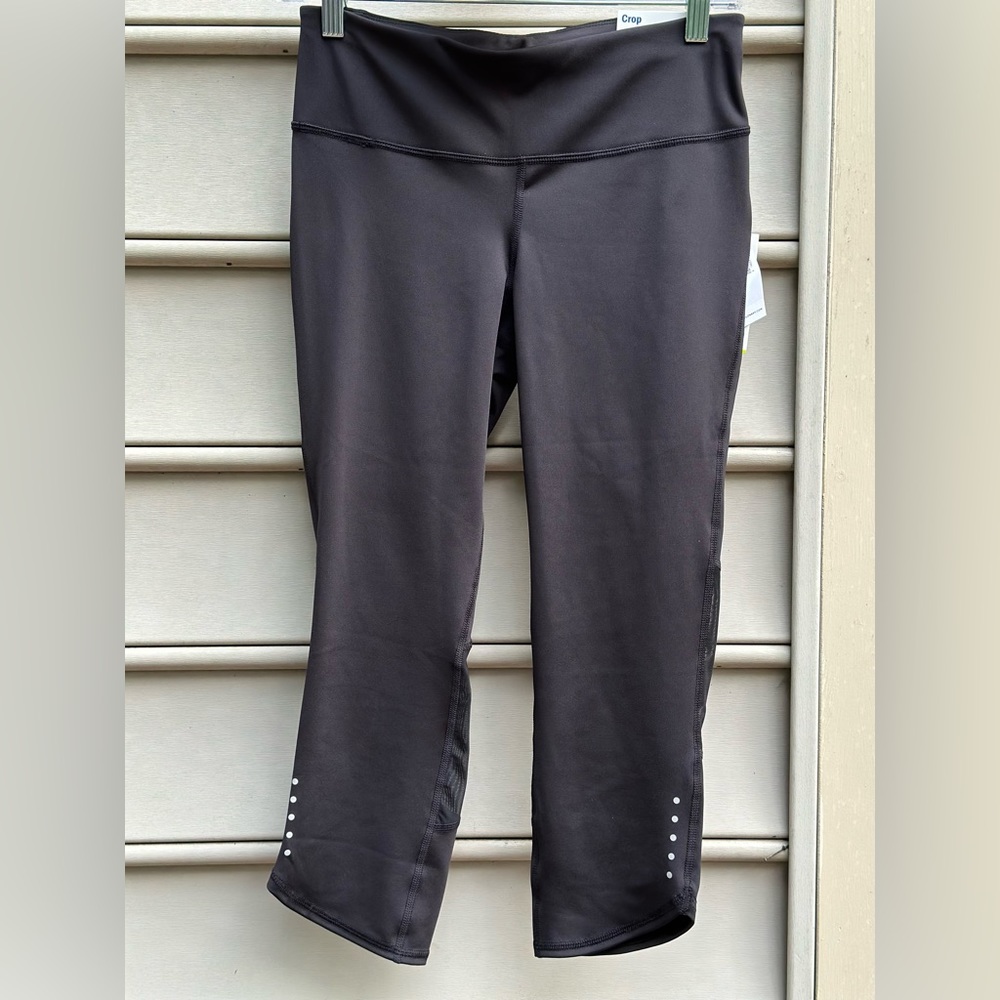 NWT Old Navy Active Crop Mid-Rise Go-Dry Black Leggings Size M